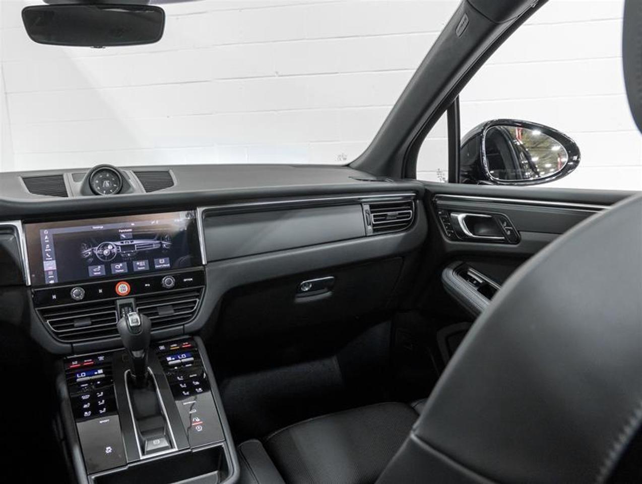 2026 Porsche Macan  Photo