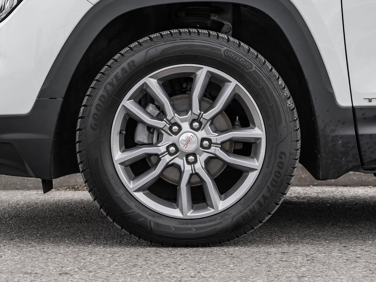 2024 GMC Terrain  Photo3