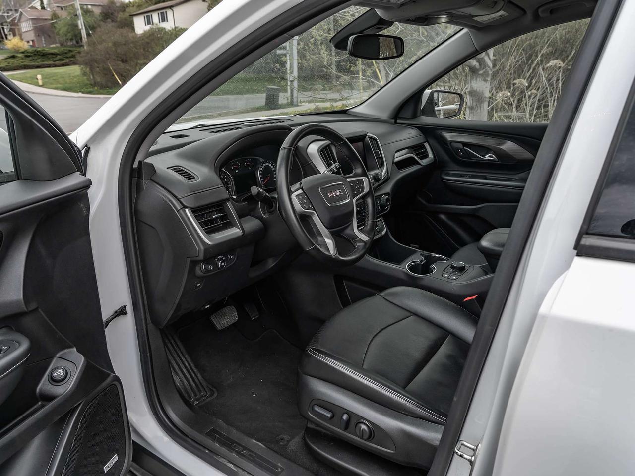 2024 GMC Terrain AWD 4DR SLT Photo