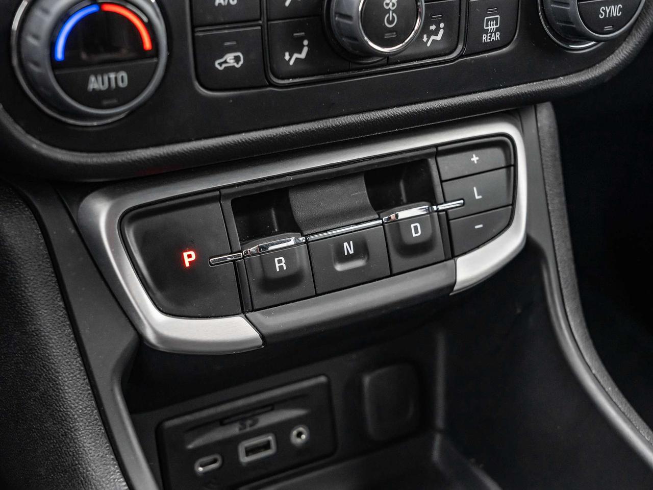 2024 GMC Terrain AWD 4DR SLT Photo