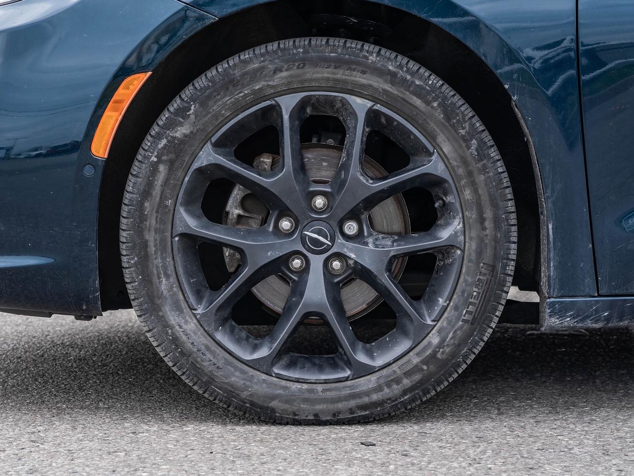 2022 Chrysler Pacifica  Photo3