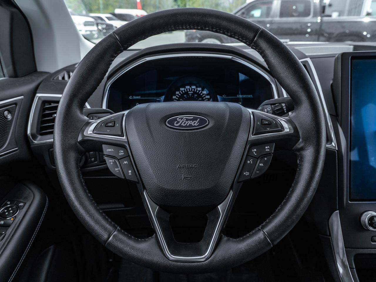 2021 Ford Edge Titanium AWD  ROOF  NAVI  LEATHER SEATS Photo