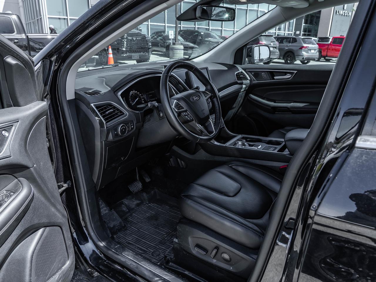 2021 Ford Edge Titanium AWD  ROOF  NAVI  LEATHER SEATS Photo