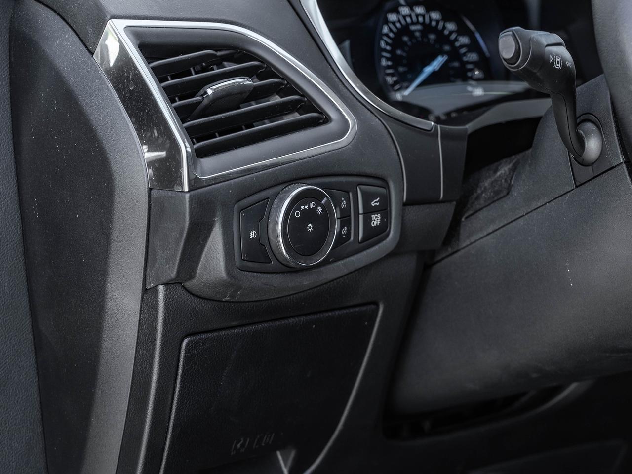 2021 Ford Edge Titanium AWD  ROOF  NAVI  LEATHER SEATS Photo