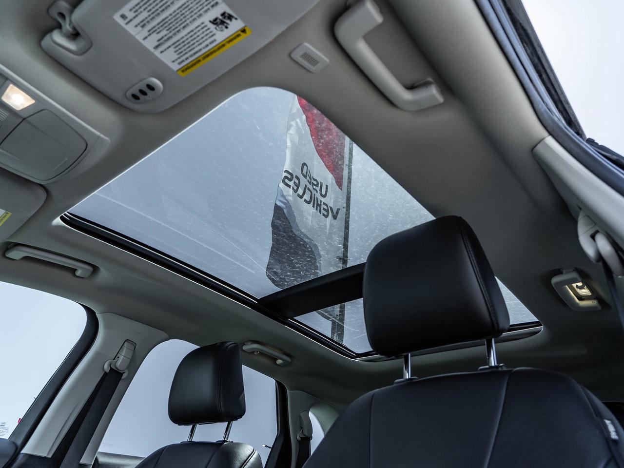2021 Ford Edge Titanium AWD  ROOF  NAVI  LEATHER SEATS Photo
