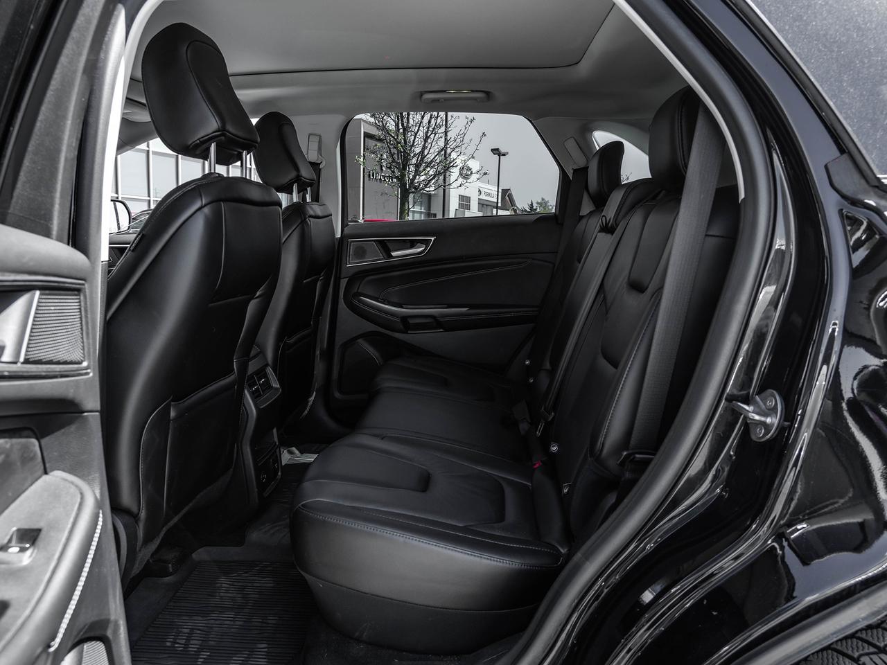2021 Ford Edge Titanium AWD  ROOF  NAVI  LEATHER SEATS Photo