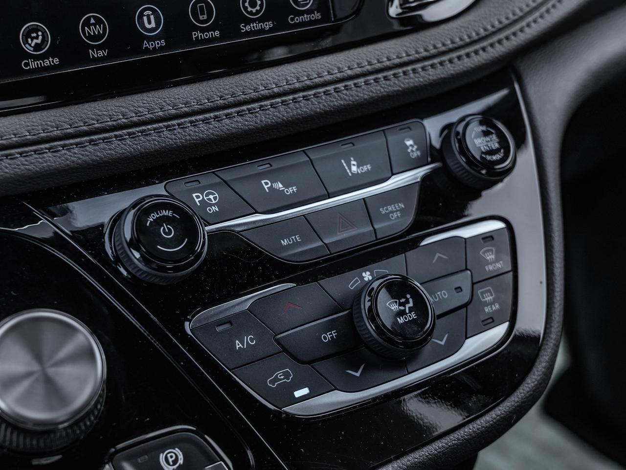 2020 Chrysler Pacifica Hybrid  Photo