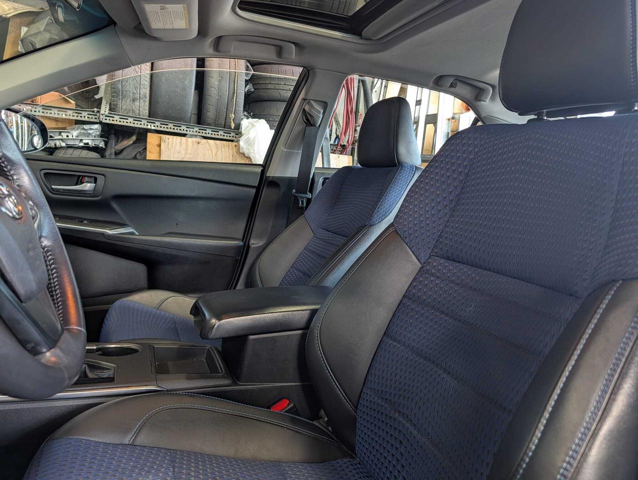 2016 Toyota Camry SE, 1 Owner, Low kms! Only 66500! Photo