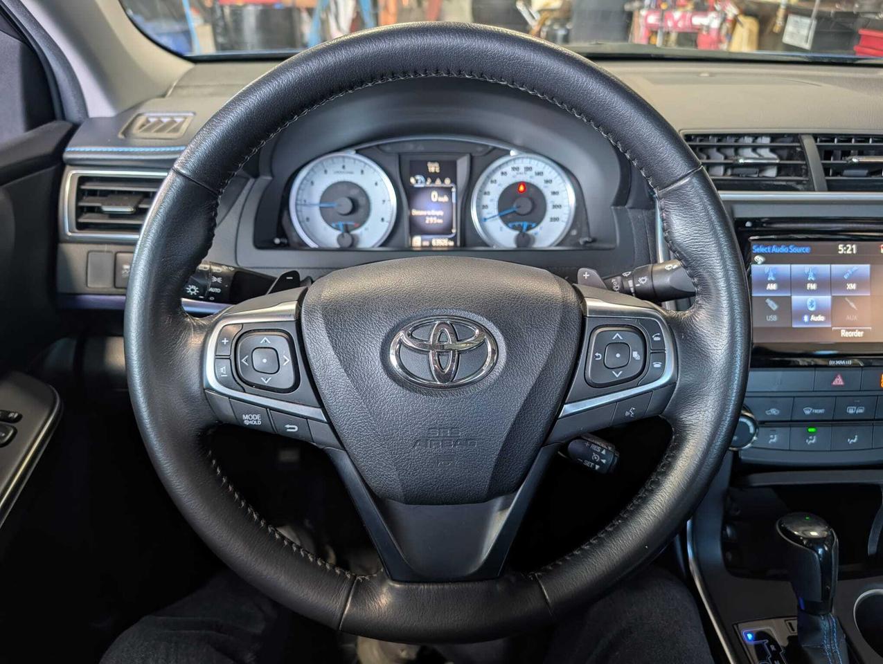 2016 Toyota Camry SE, 1 Owner, Low kms! Only 66500! Photo