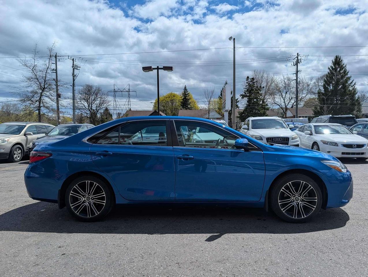 2016 Toyota Camry SE, 1 Owner, Low kms! Only 66500! Photo