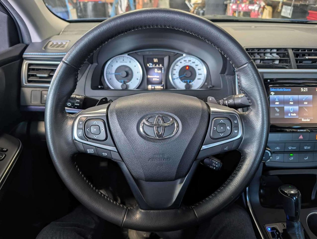2016 Toyota Camry SE, 1 Owner, Low kms! Only 66500! Photo