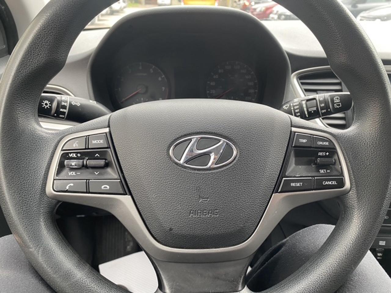 2019 Hyundai Accent SE Photo
