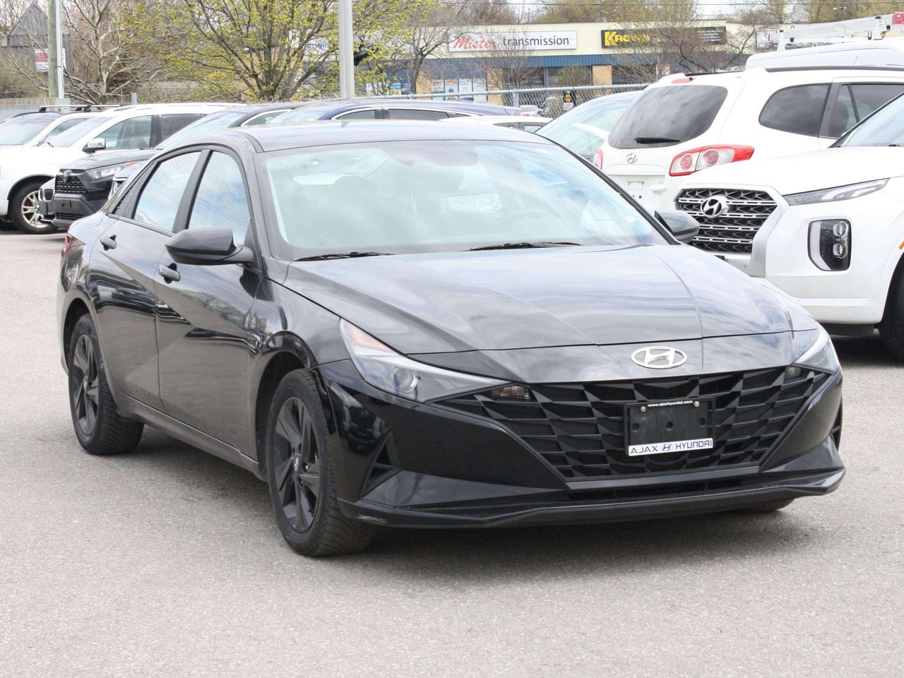 2023 Hyundai Elantra Preferred IVT Photo2