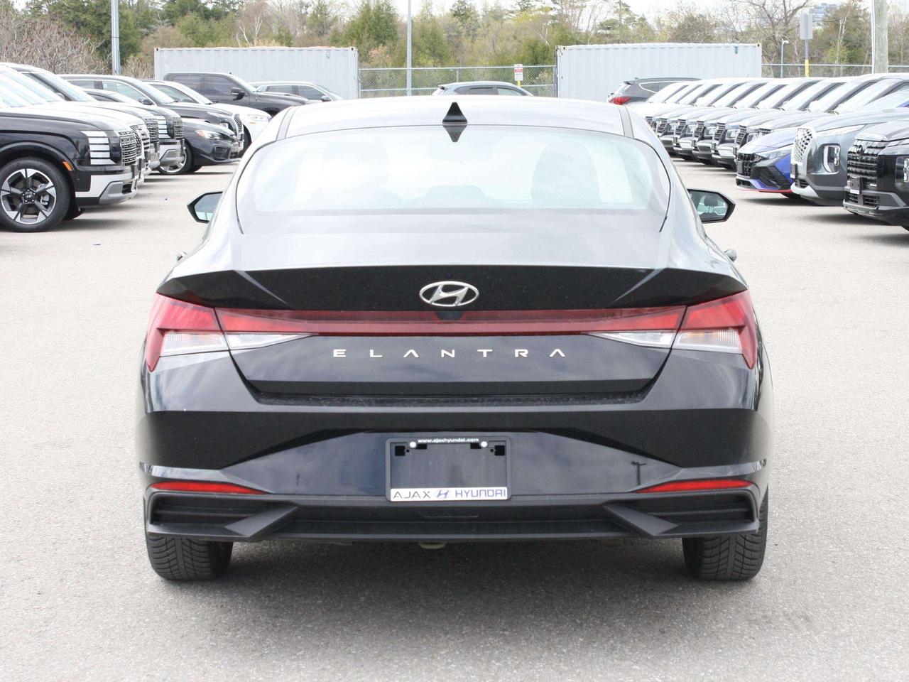 2023 Hyundai Elantra Preferred IVT Photo