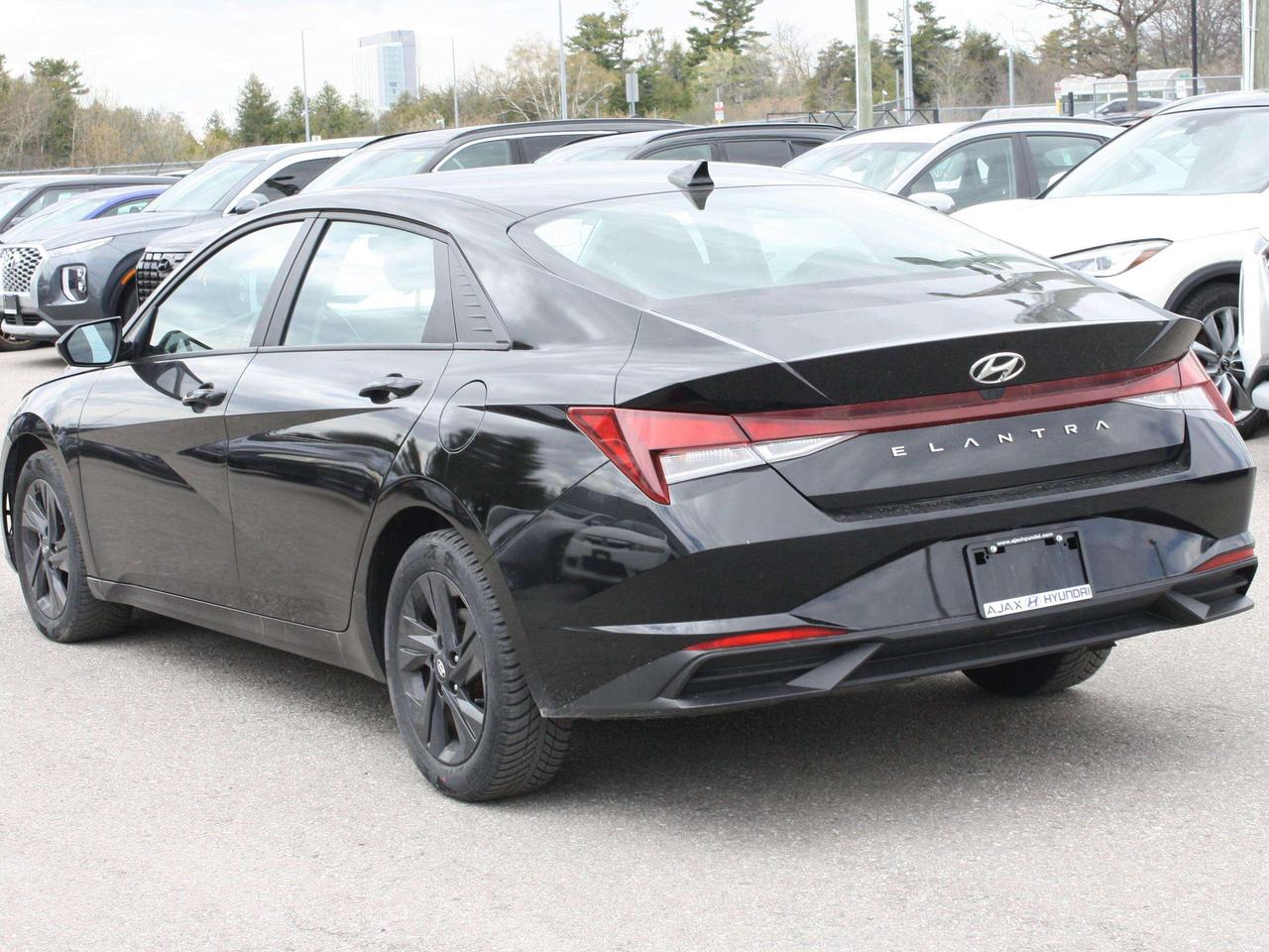 2023 Hyundai Elantra Preferred IVT Photo