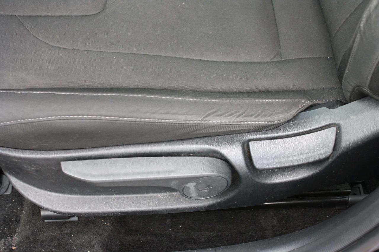 2023 Hyundai Elantra Preferred IVT Photo