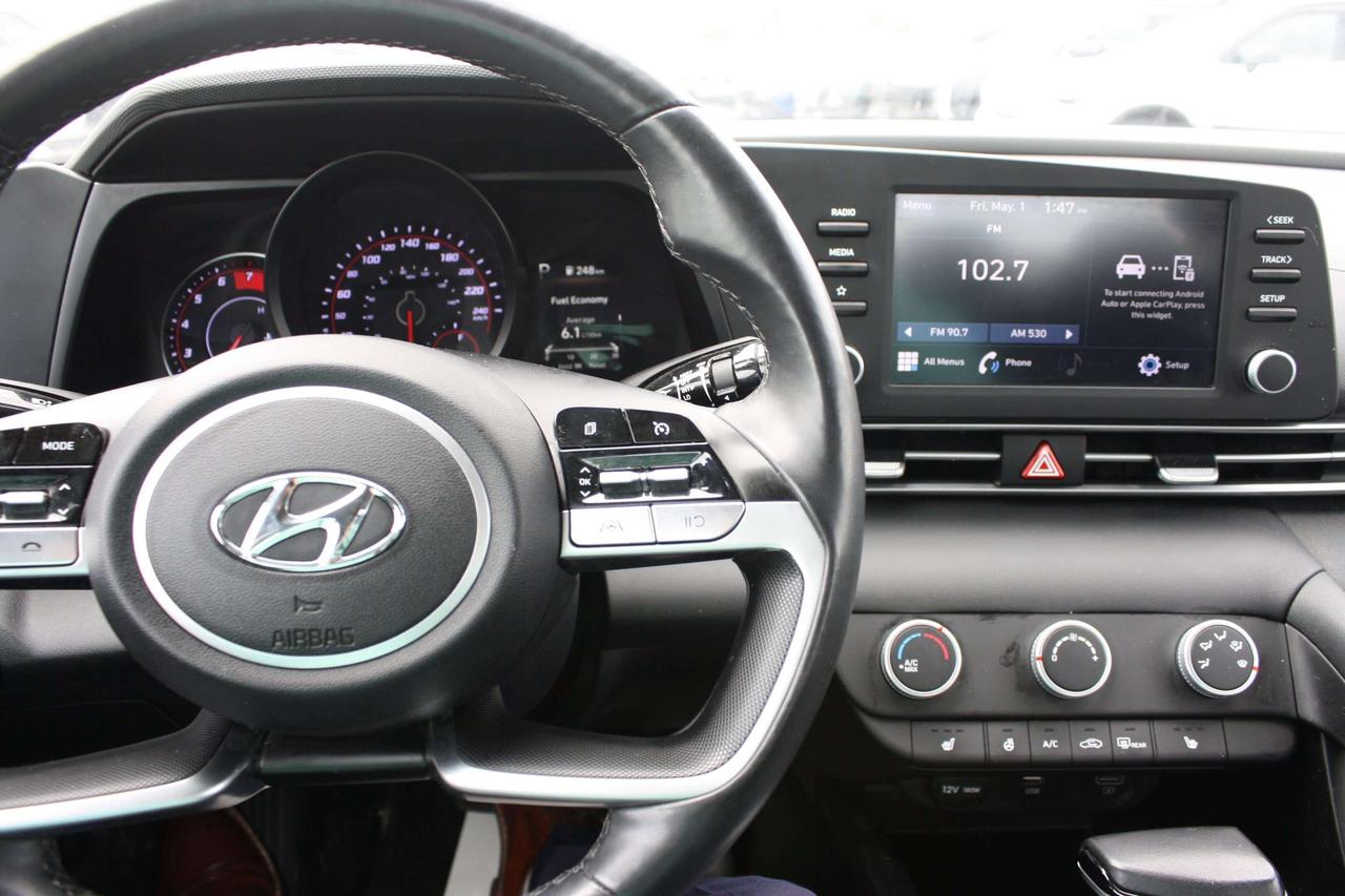 2023 Hyundai Elantra Preferred IVT Photo