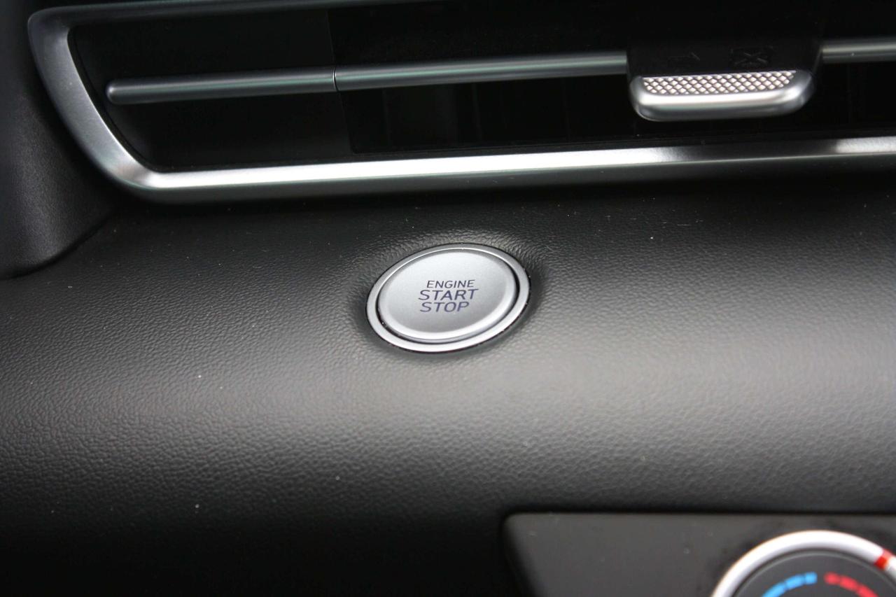 2023 Hyundai Elantra Preferred IVT Photo
