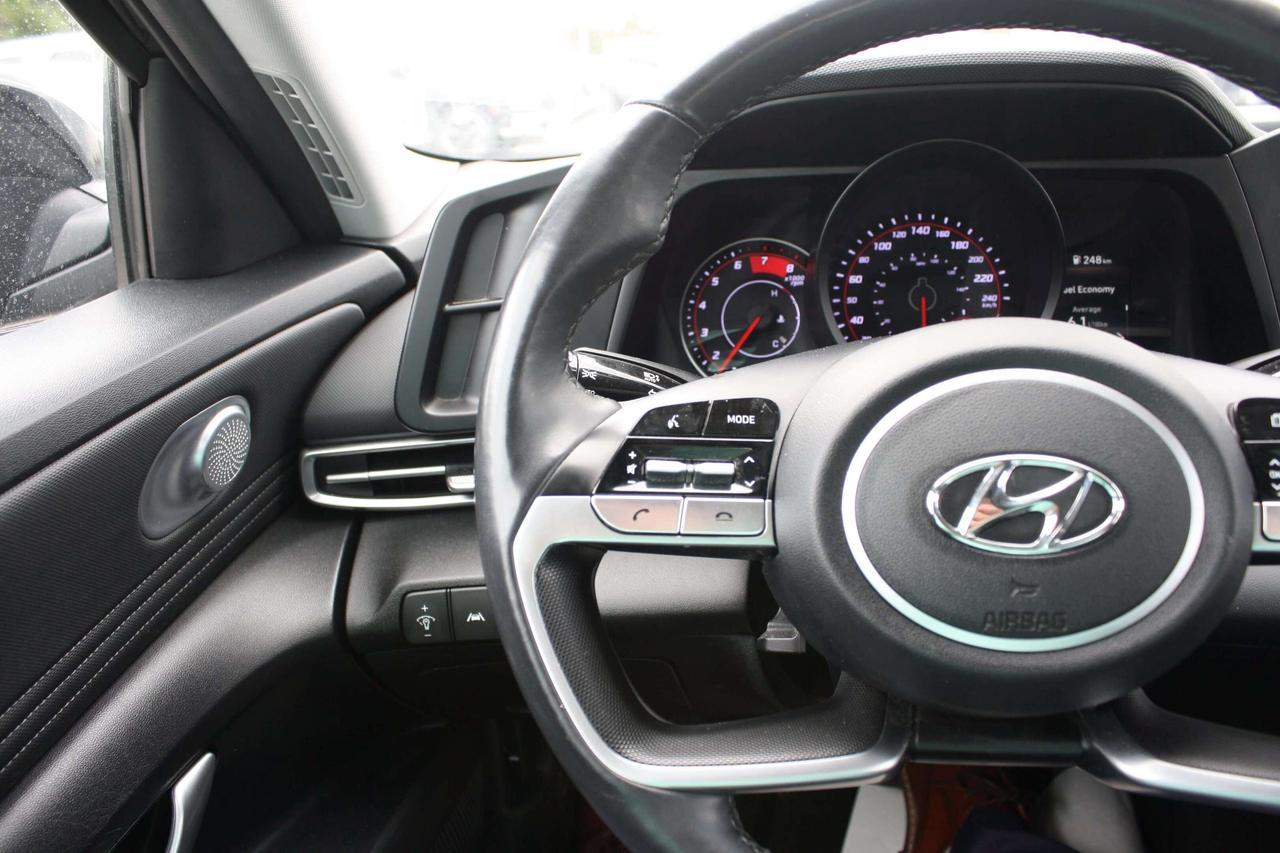 2023 Hyundai Elantra Preferred IVT Photo