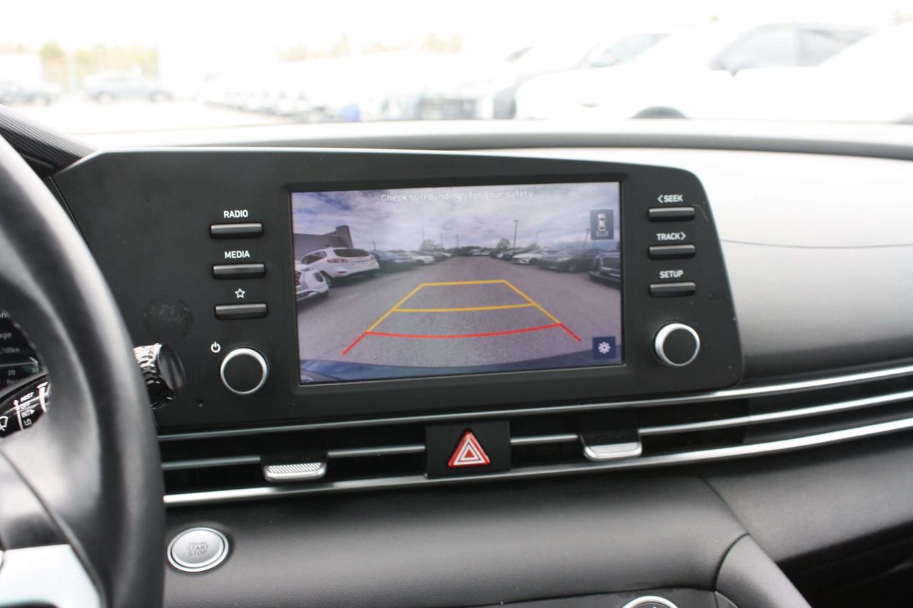 2023 Hyundai Elantra Preferred IVT Photo