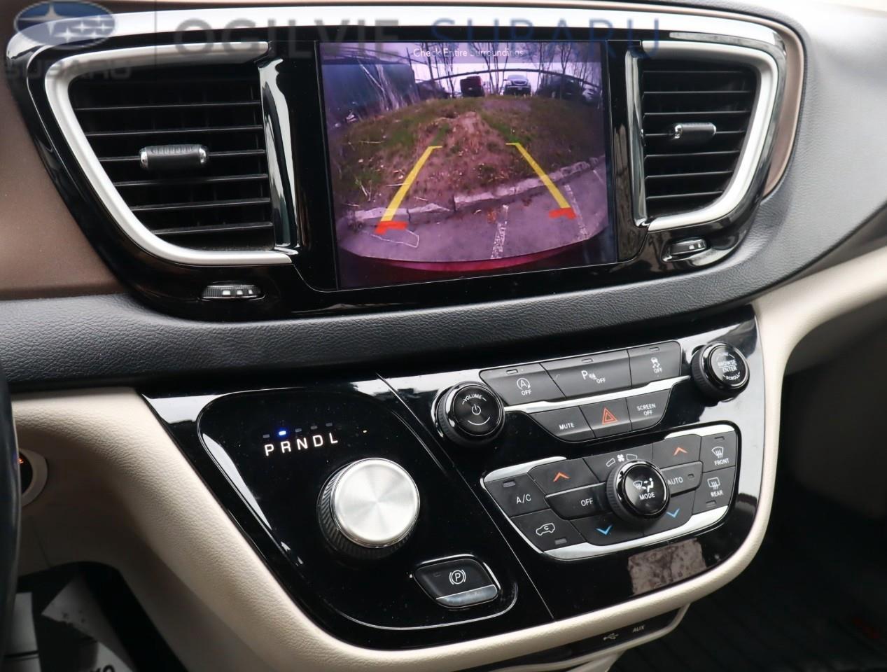 2019 Chrysler Pacifica Touring-L Passenger Van Photo