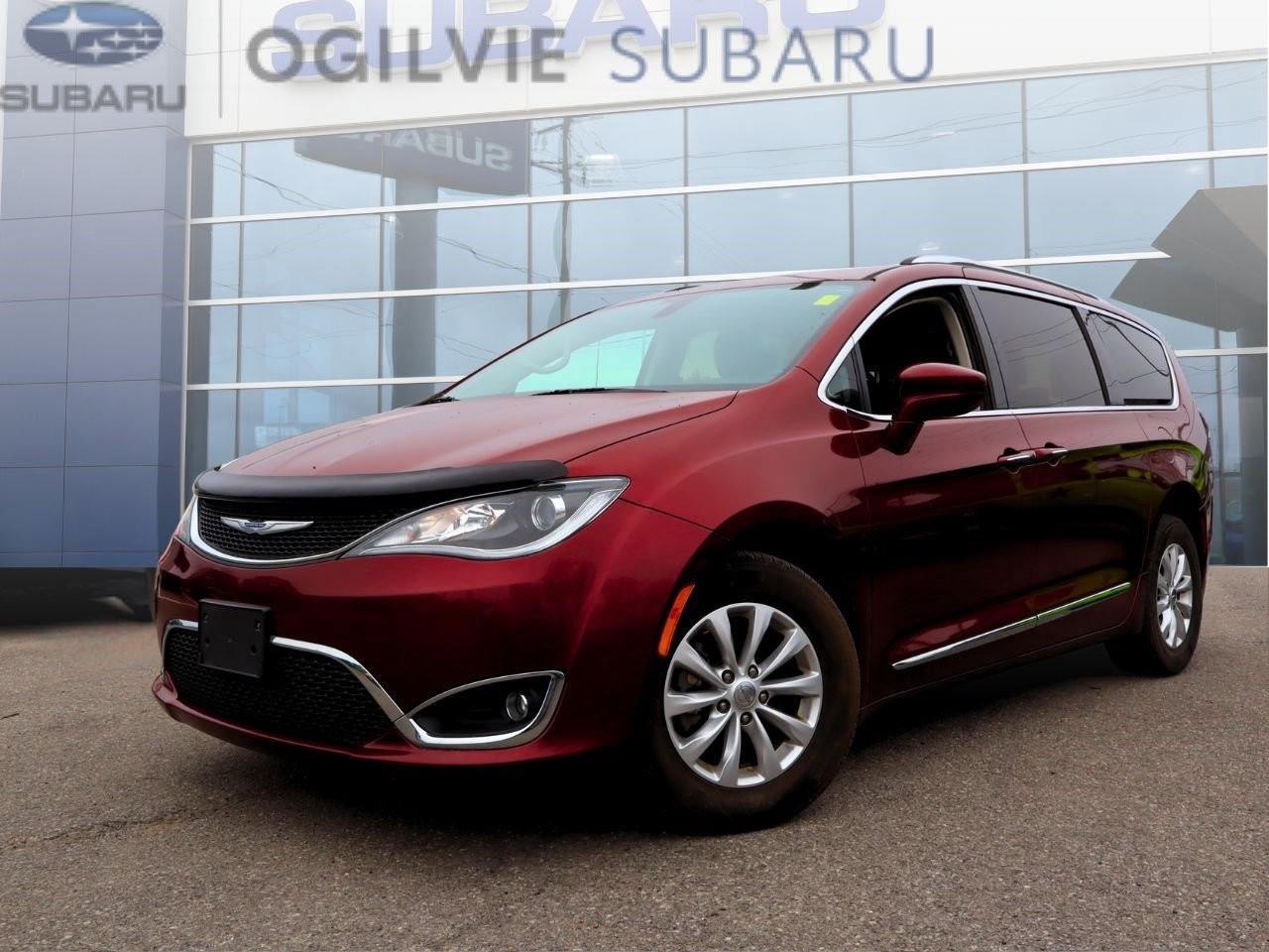 2019 Chrysler Pacifica Touring-L Passenger Van Photo0
