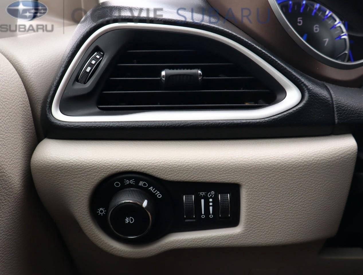 2019 Chrysler Pacifica Touring-L Passenger Van Photo
