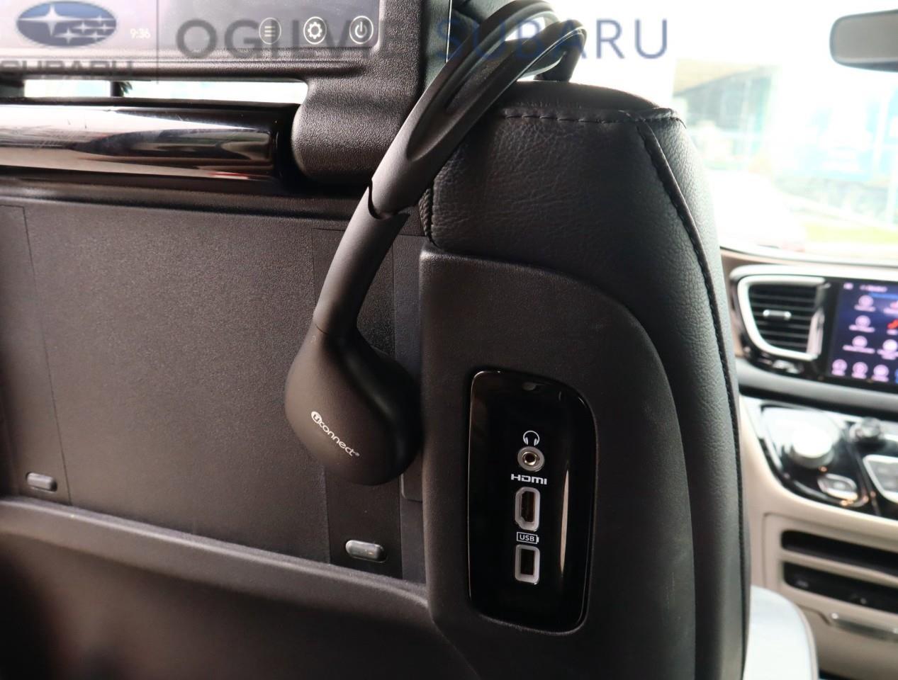 2019 Chrysler Pacifica Touring-L Passenger Van Photo
