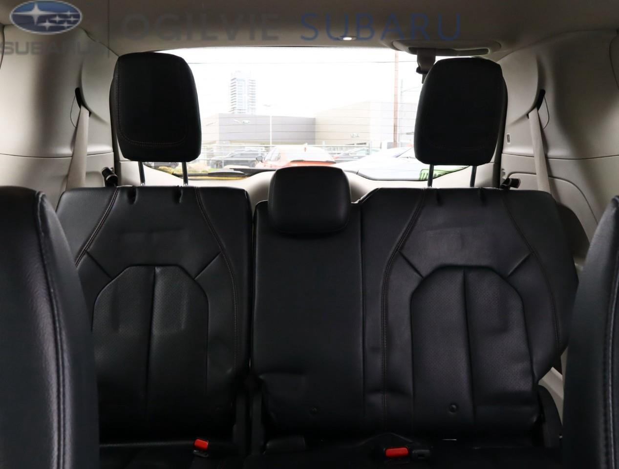 2019 Chrysler Pacifica Touring-L Passenger Van Photo