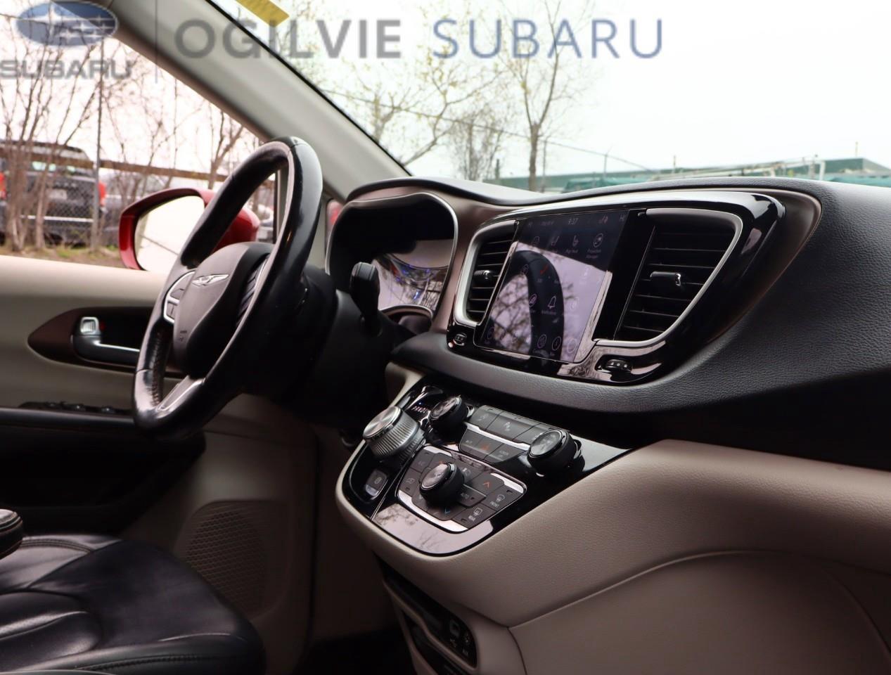 2019 Chrysler Pacifica Touring-L Passenger Van Photo