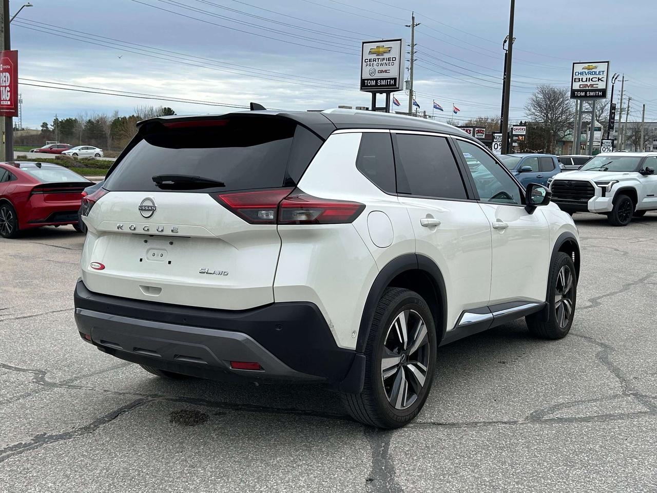 2023 Nissan Rogue SL   Moonroof Photo4