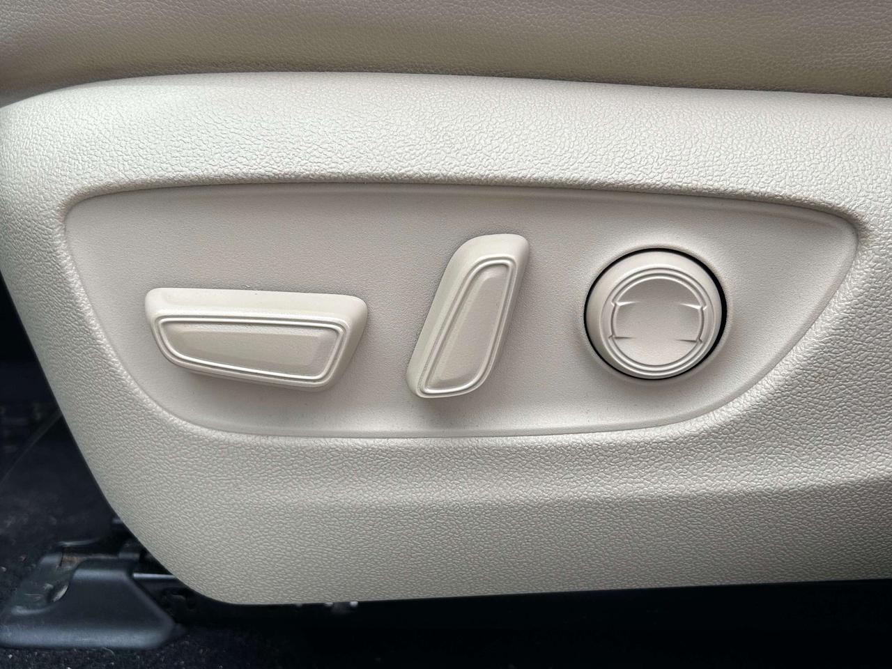 2020 Toyota Highlander LIMITED  Photo