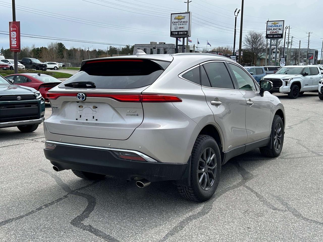 2021 Toyota Venza XLE Photo4