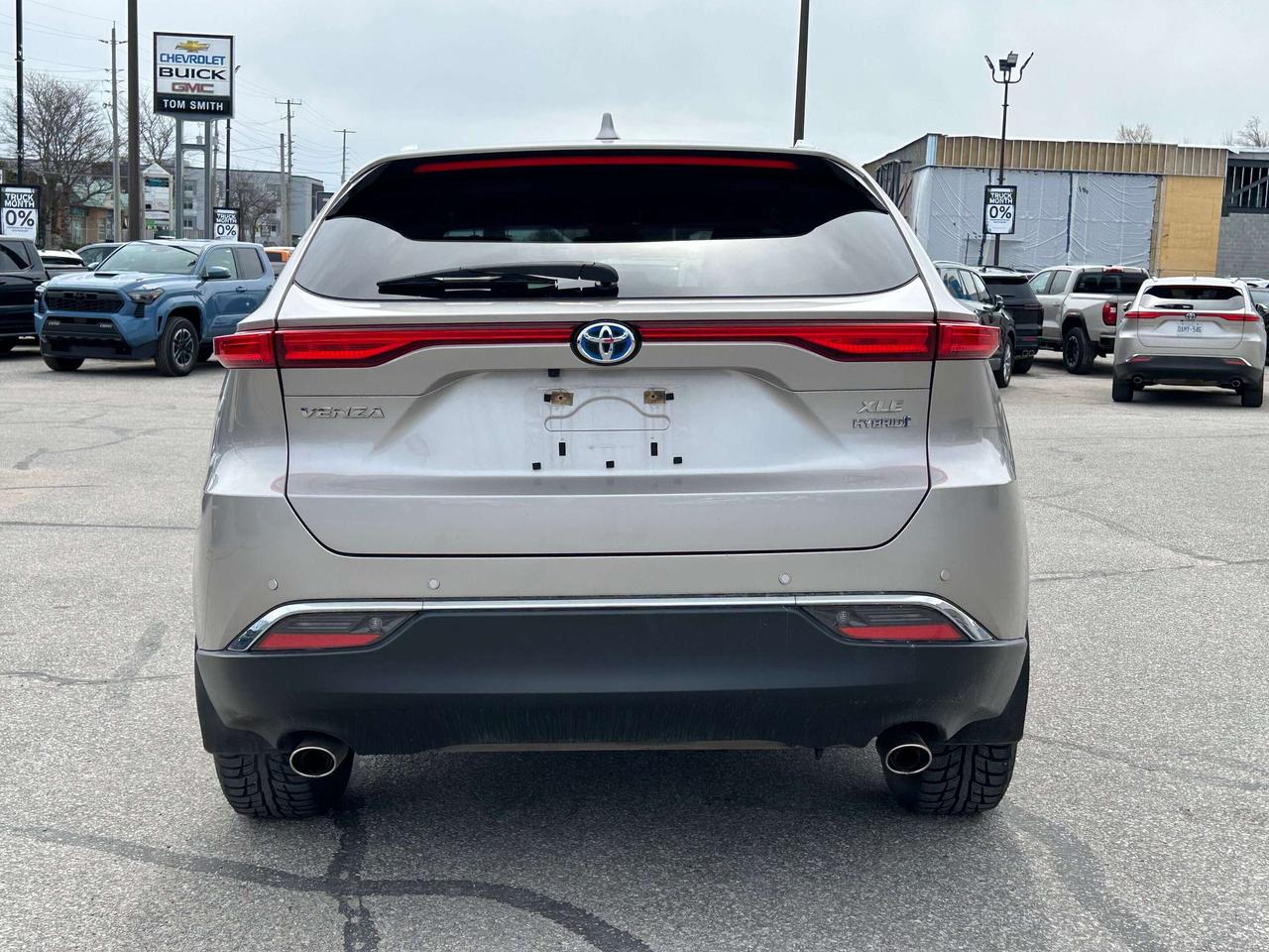 2021 Toyota Venza XLE Photo3