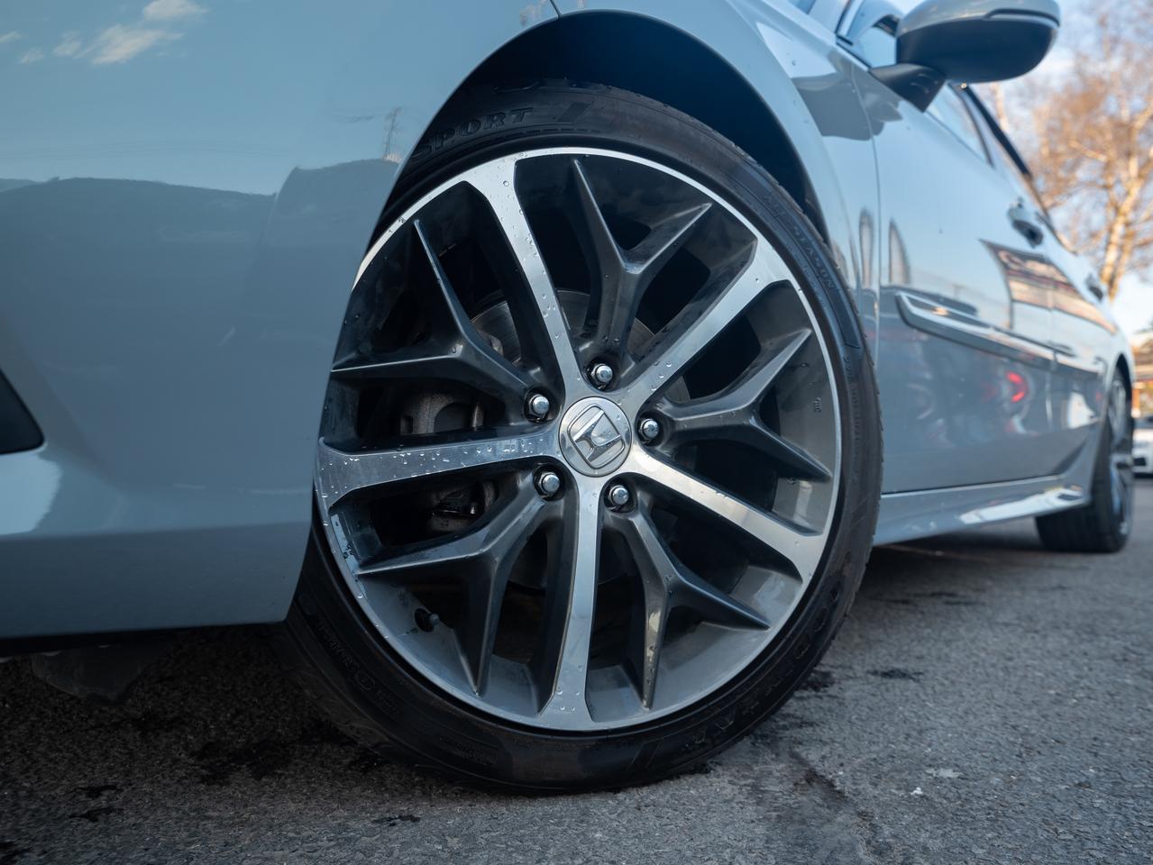 2023 Honda Civic Touring | NO Accidents | 2 Sets of Wheels Photo