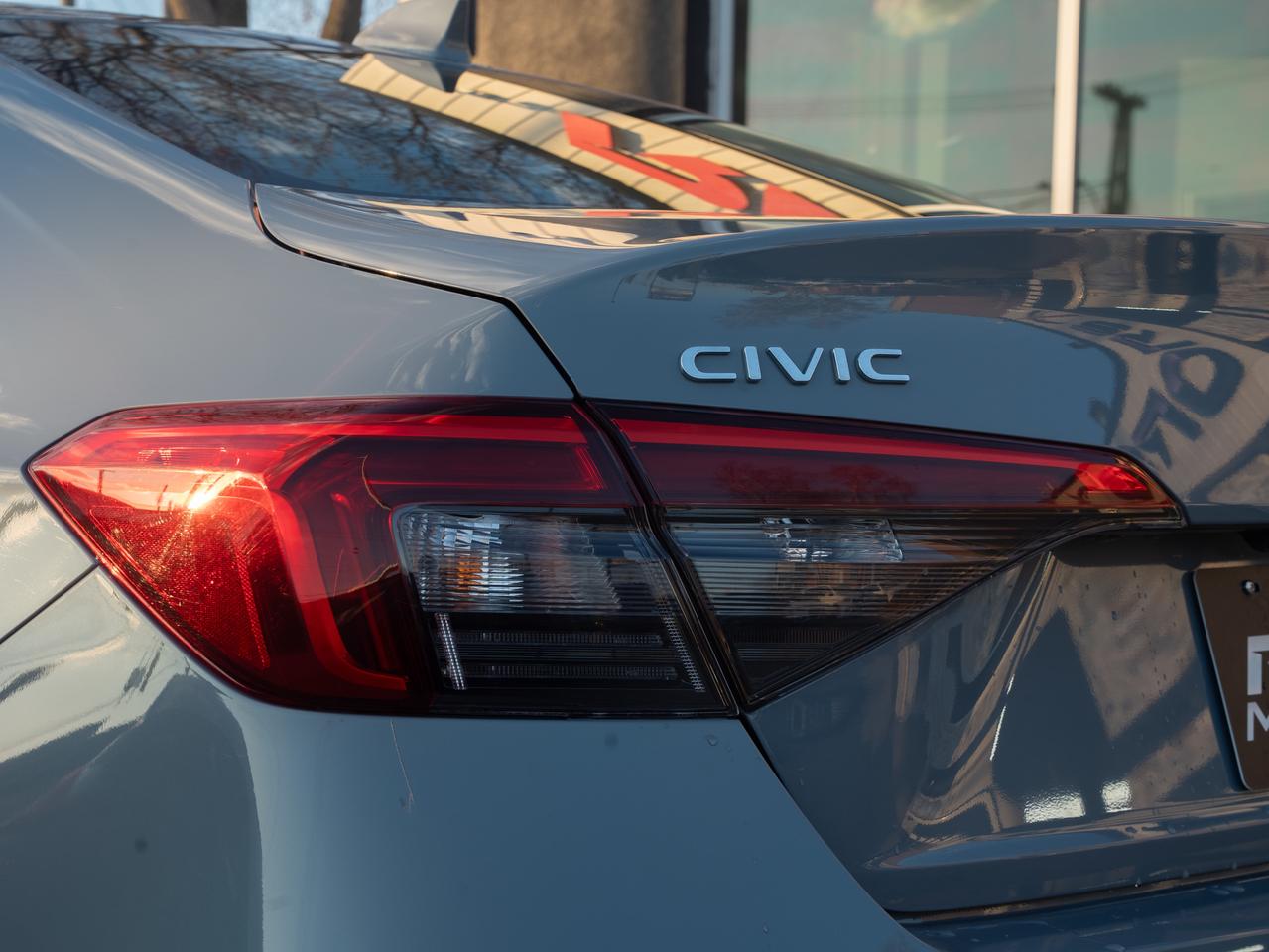 2023 Honda Civic Touring | NO Accidents | 2 Sets of Wheels Photo