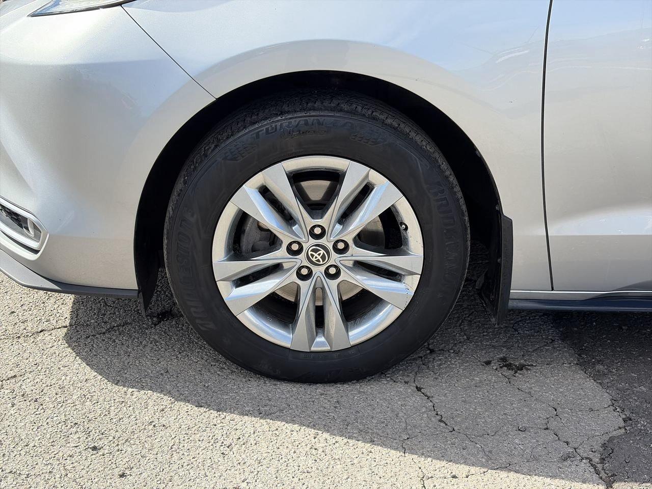 2022 Toyota Sienna Limited 7-Passenger 2 Tire Sets   7 Lthr Seats   3 Photo