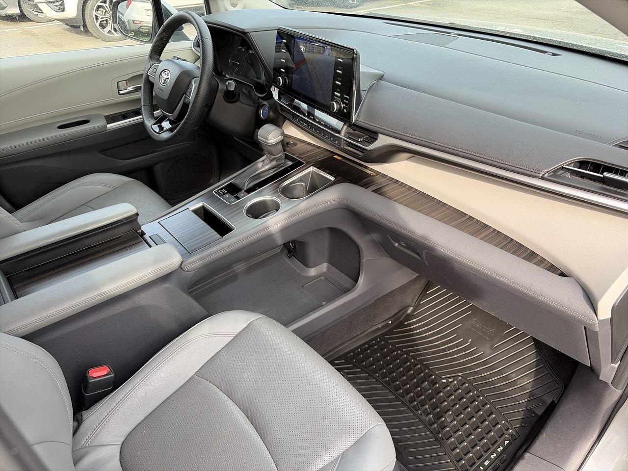 2022 Toyota Sienna Limited 7-Passenger 2 Tire Sets   7 Lthr Seats   3 Photo