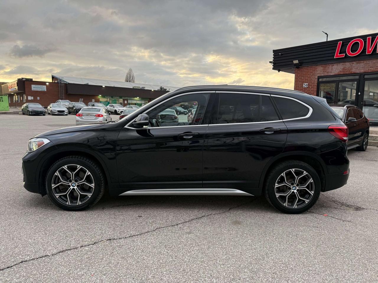 2020 BMW X1 X-Drive l Pano Roof l Navi l AWD l 2 Keys l 2.0T Photo