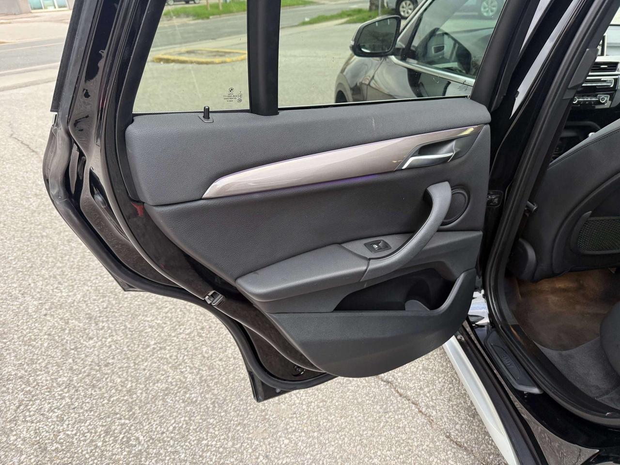2020 BMW X1 X-Drive l Pano Roof l Navi l AWD l 2 Keys l 2.0T Photo
