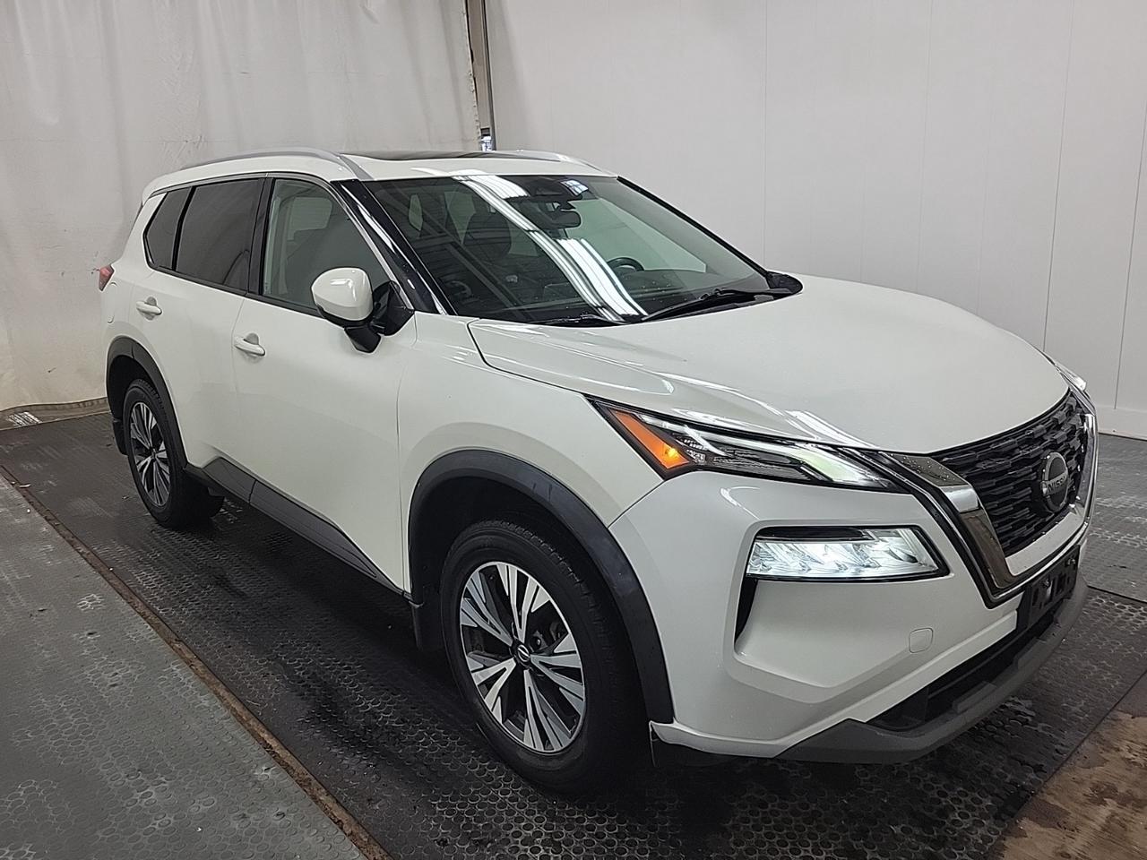 2021 Nissan Rogue SV l AWD l Moonroof l 4Cyl l Gas l Remote Start Photo