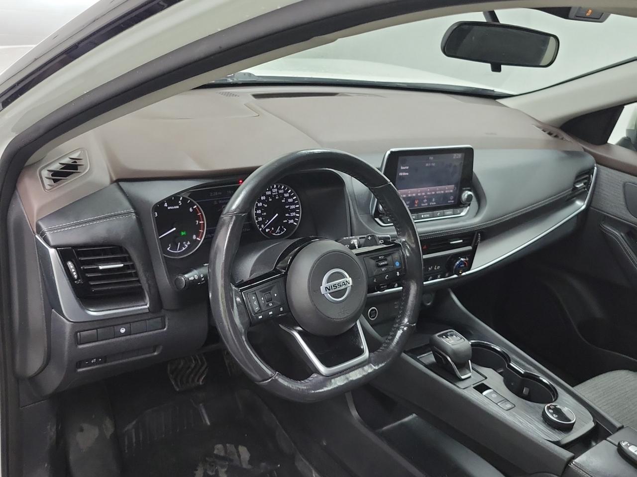 2021 Nissan Rogue SV l AWD l Moonroof l 4Cyl l Gas l Remote Start Photo