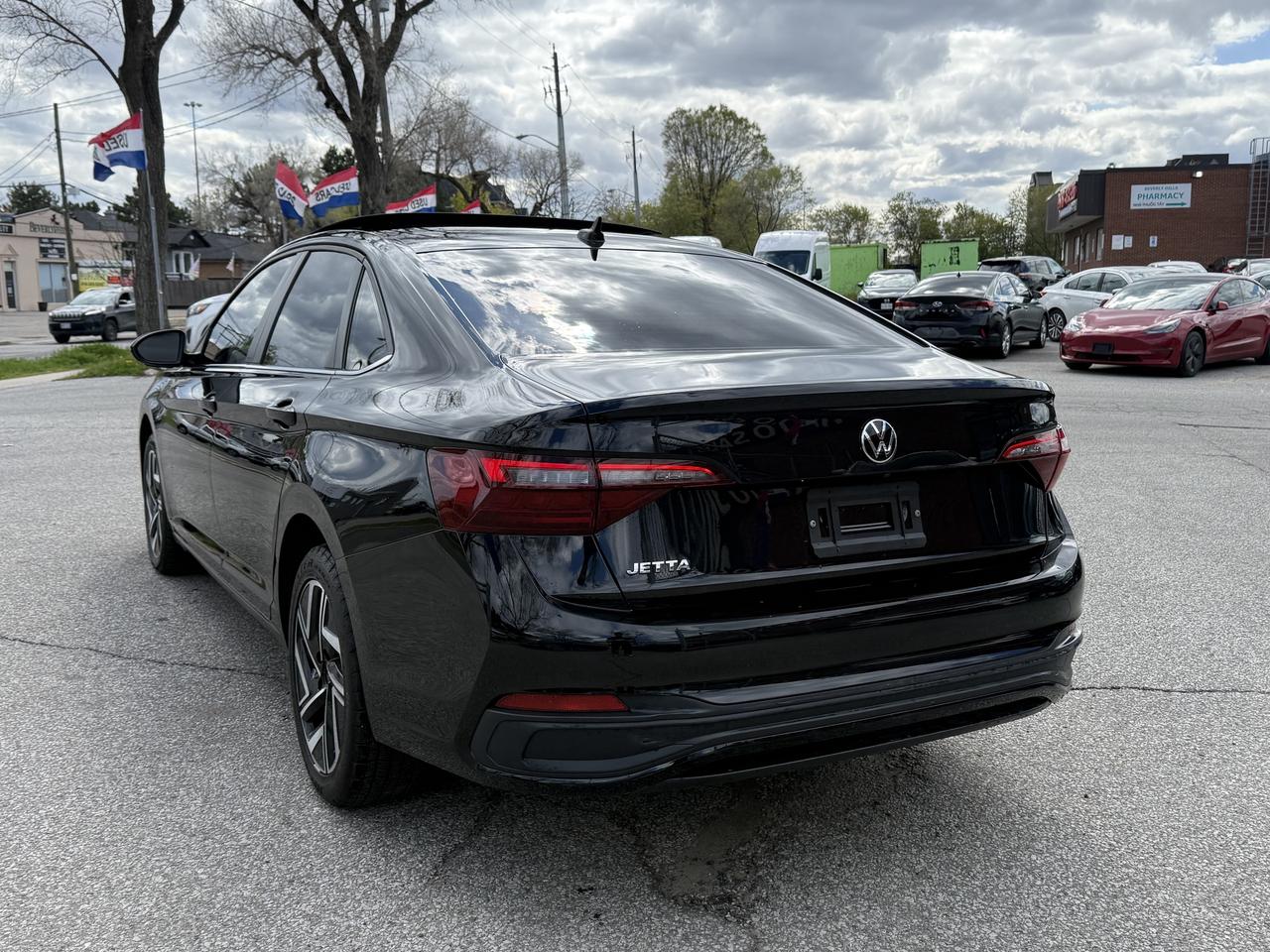 2024 Volkswagen Jetta Volkswagen Warranty l Highline l FWD l 1.5L l 4Cyl Photo4