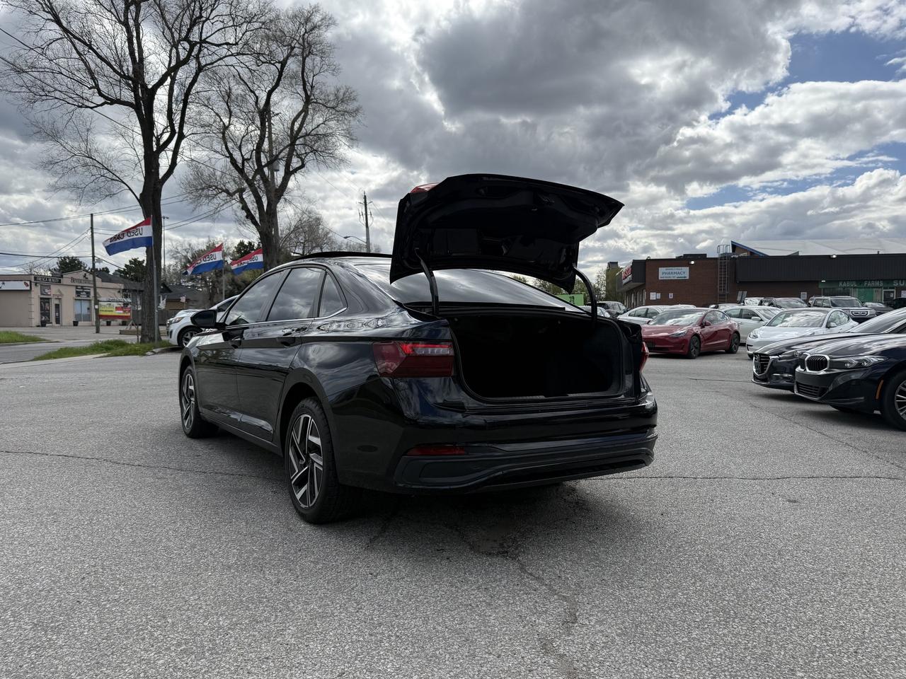 2024 Volkswagen Jetta Volkswagen Warranty l Highline l FWD l 1.5L l 4Cyl Photo