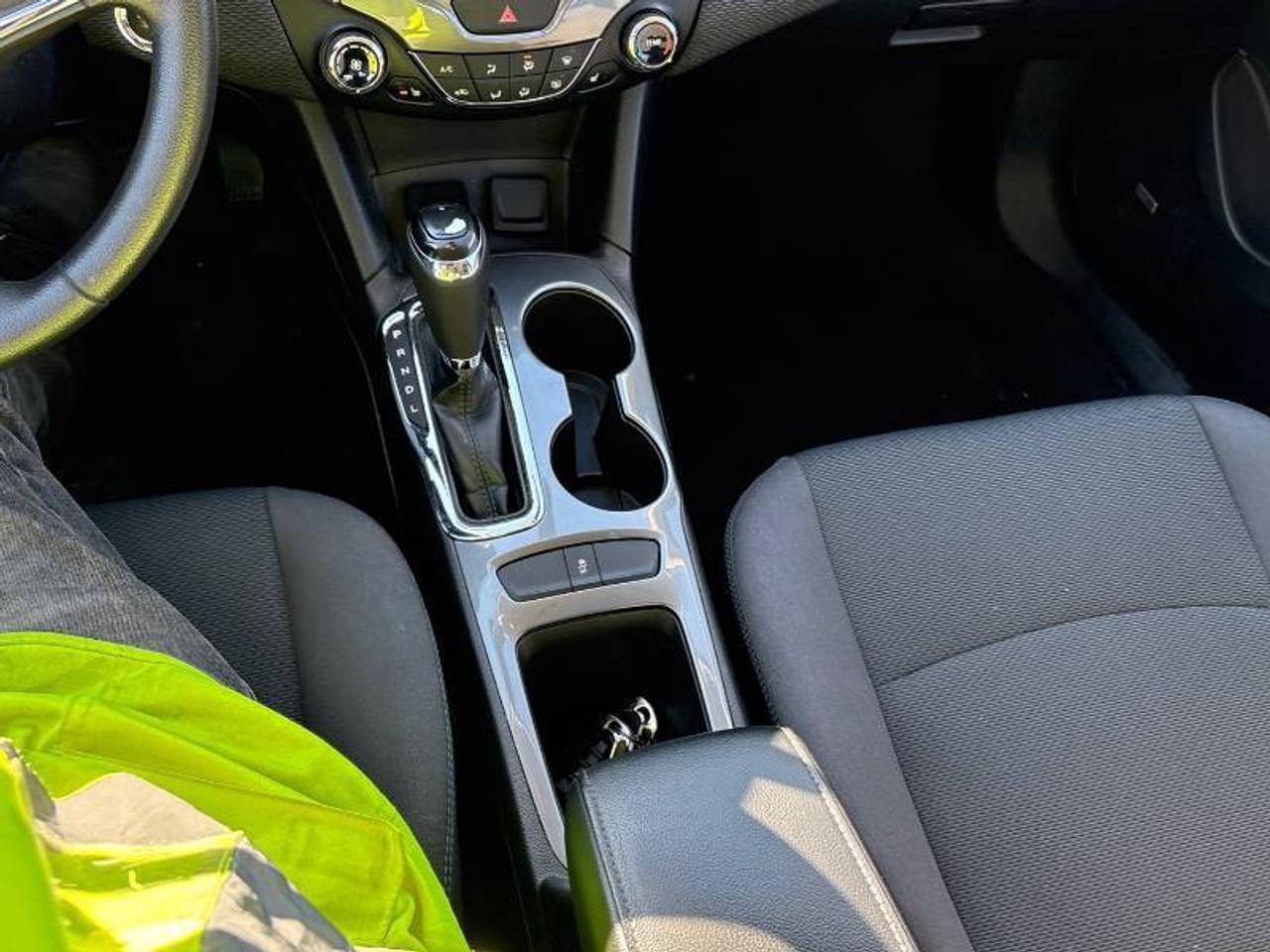 2018 Chevrolet Cruze No Accidents l LT l w/1SD l Auto l Remote Start Photo