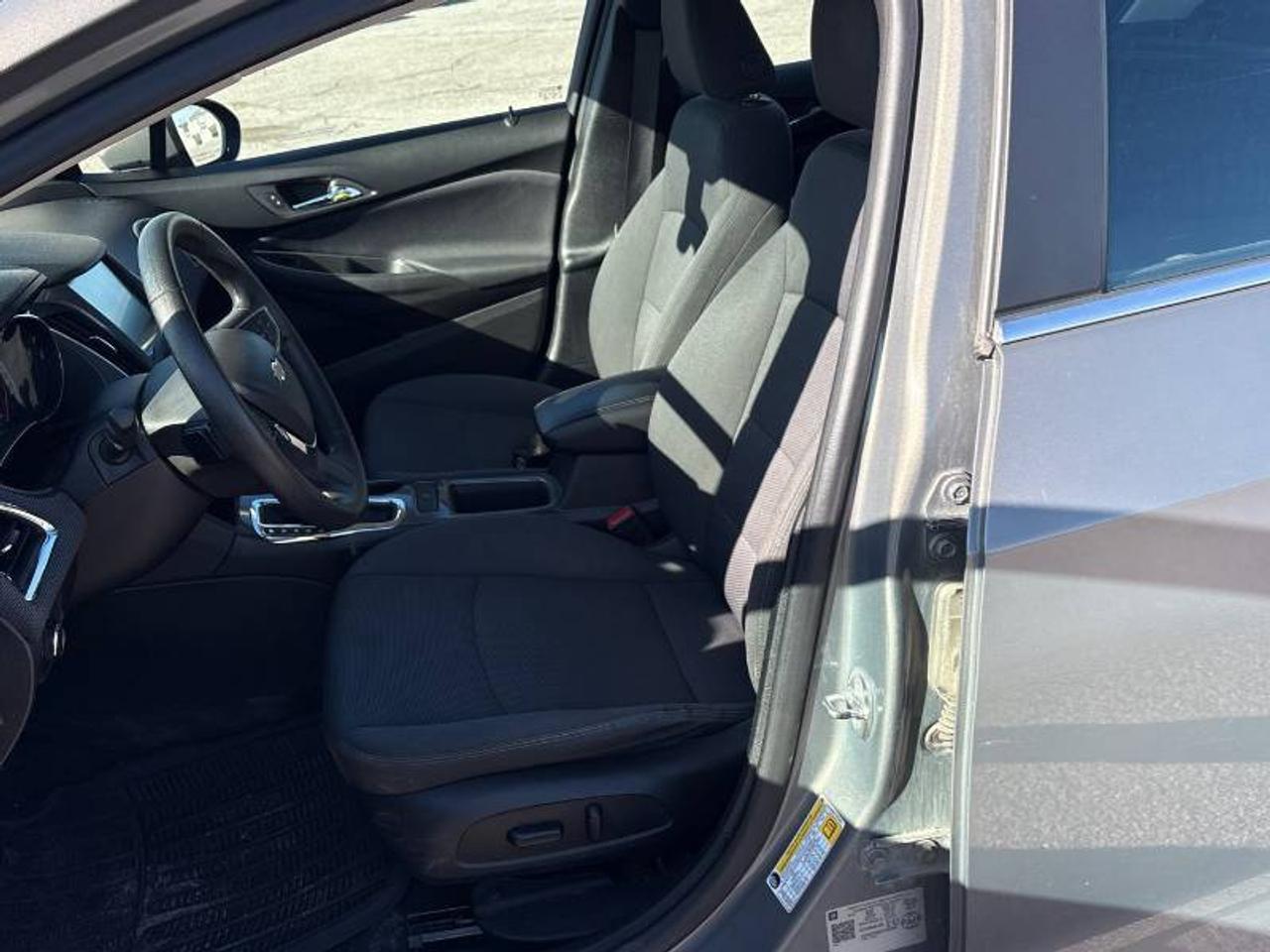 2018 Chevrolet Cruze No Accidents l LT l w/1SD l Auto l Remote Start Photo