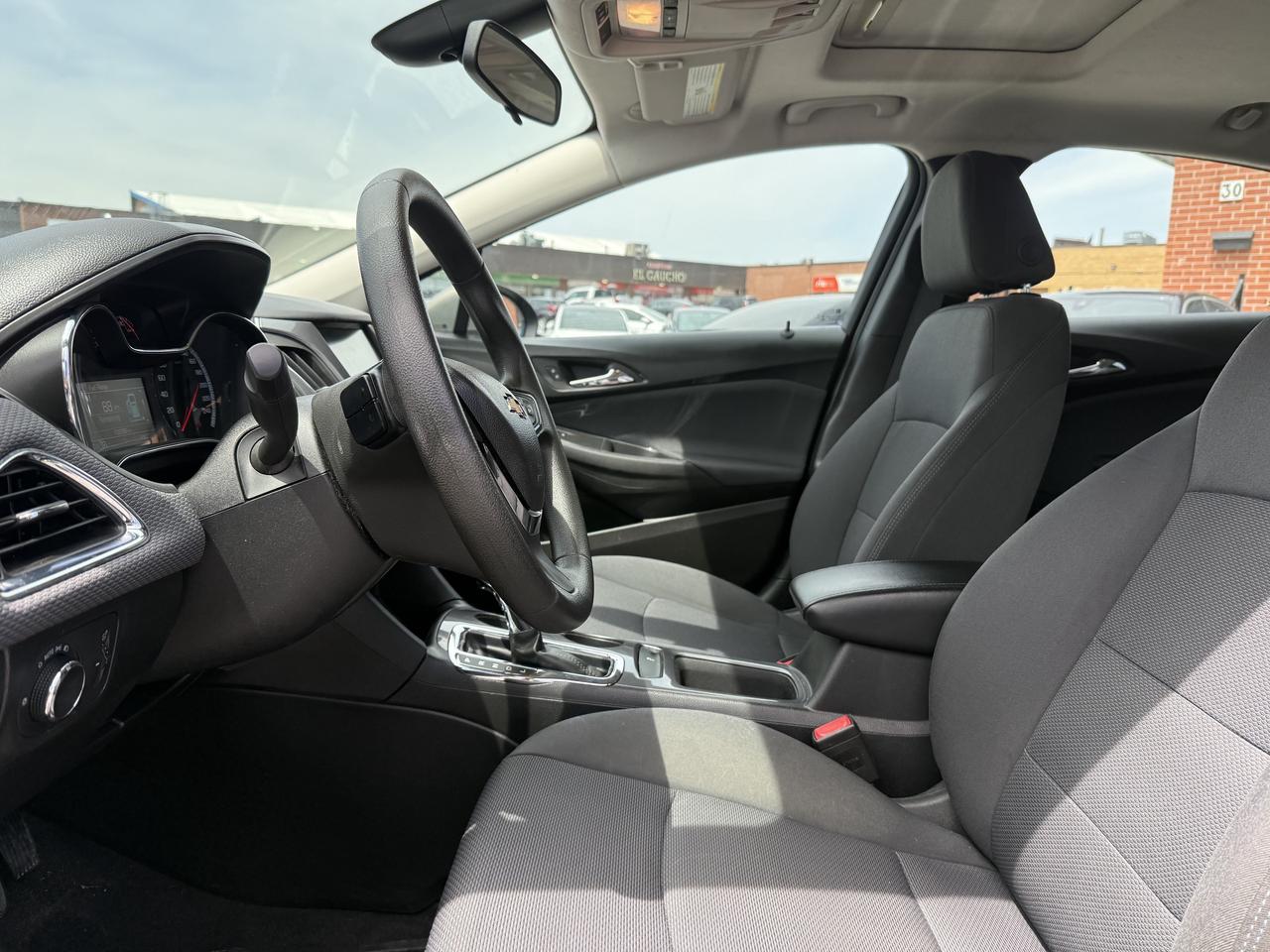 2018 Chevrolet Cruze No Accidents l LT l w/1SD l Auto l Remote Start Photo