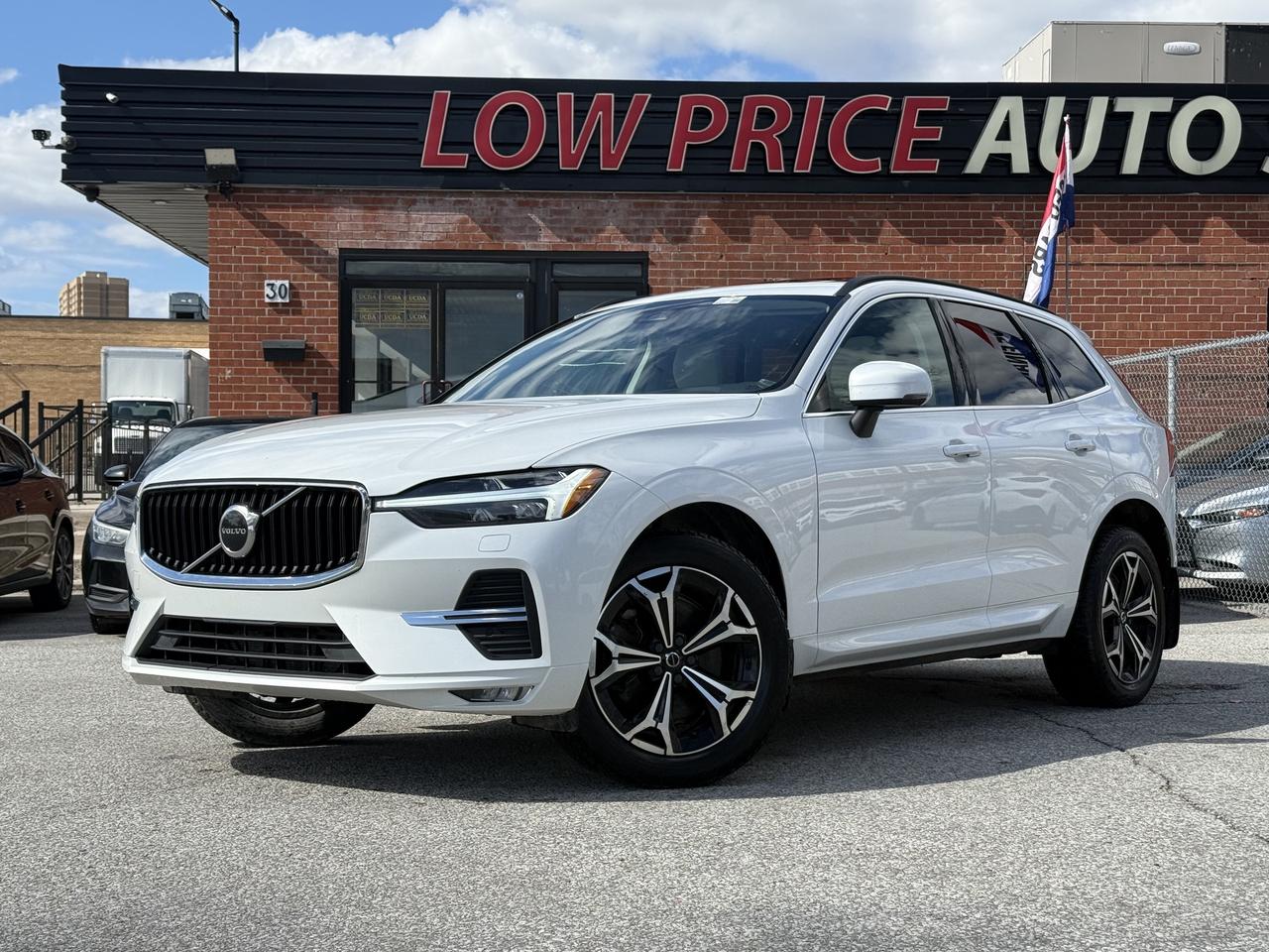 2022 Volvo XC60 No Accidents l B6 l AWD l Momentum l 2 Keys Photo