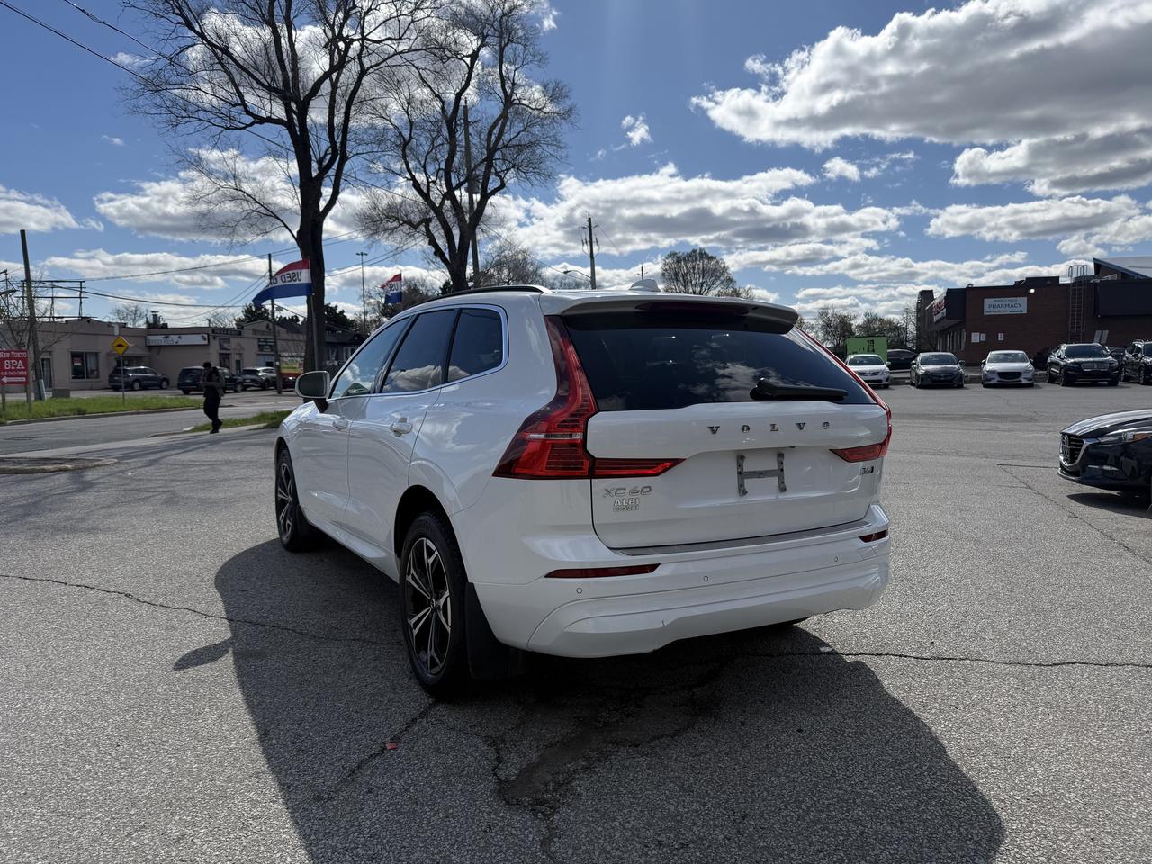 2022 Volvo XC60 No Accidents l B6 l AWD l Momentum l 2 Keys Photo