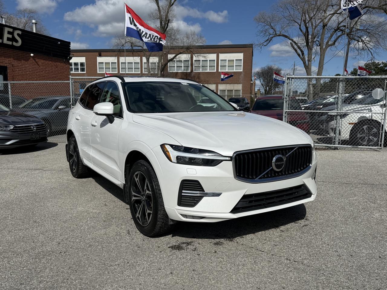 2022 Volvo XC60 No Accidents l B6 l AWD l Momentum l 2 Keys Photo